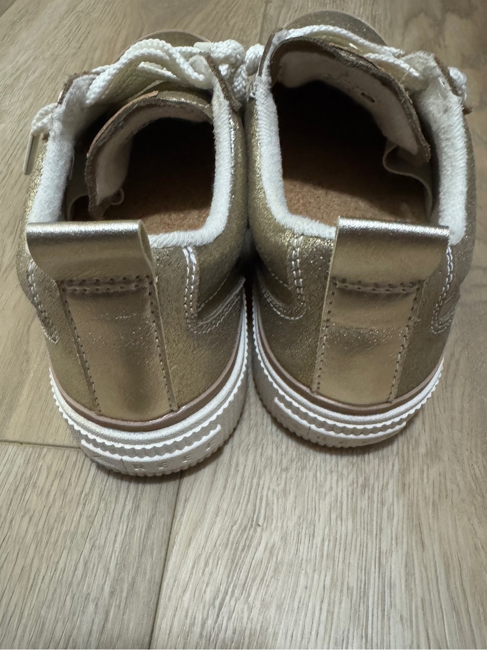 Reef Women's Lay Day Dawn Metallic Sneakers Sz. 8 Champagne Suede - Picture 9 of 13